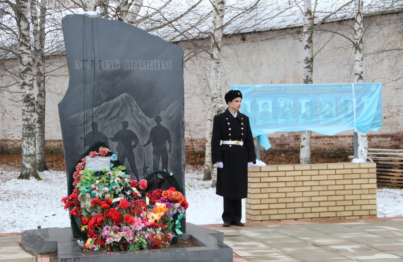 19 октября на площади Славы у мемориала, погибшим на Северном Кавказе и других локальных войнах прошло открытие Доски Памяти