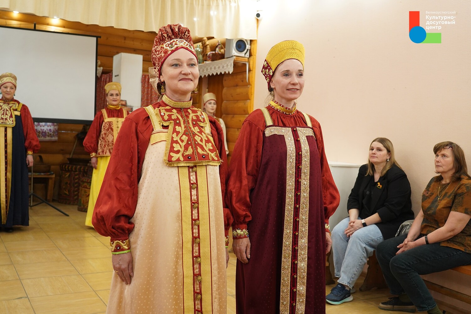 Уникальный праздничный женский костюм